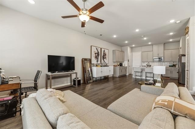 4937 Barcelona Avenue - Photo 6