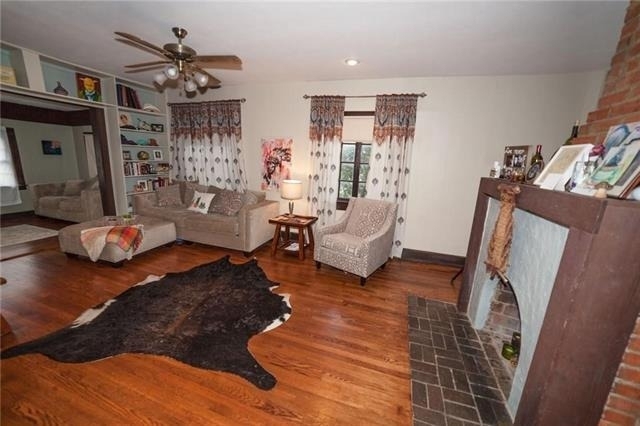 4038 N Roswell Street - Photo 2