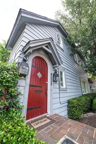 4038 N Roswell Street - Photo 1