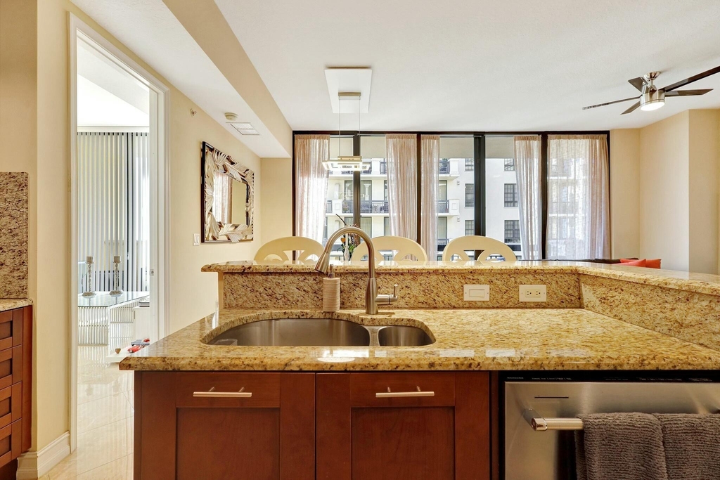 701 S Olive Avenue - Photo 4