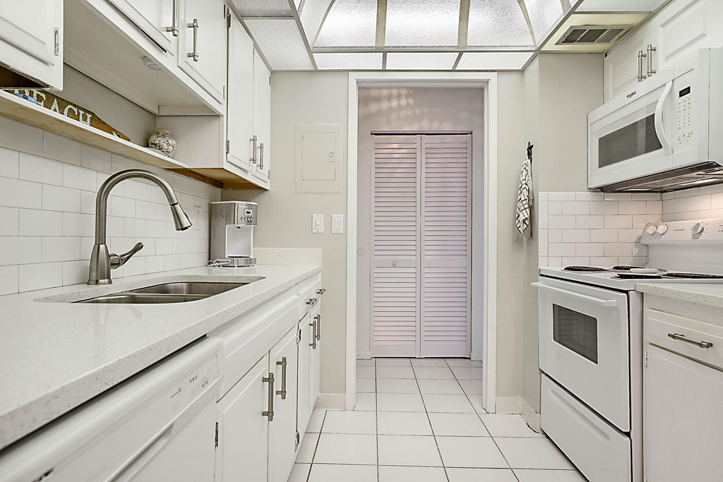 2121 N Ocean Boulevard - Photo 14