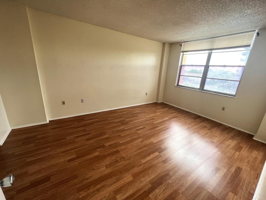 15600 Nw 7th Avenue - Photo 4