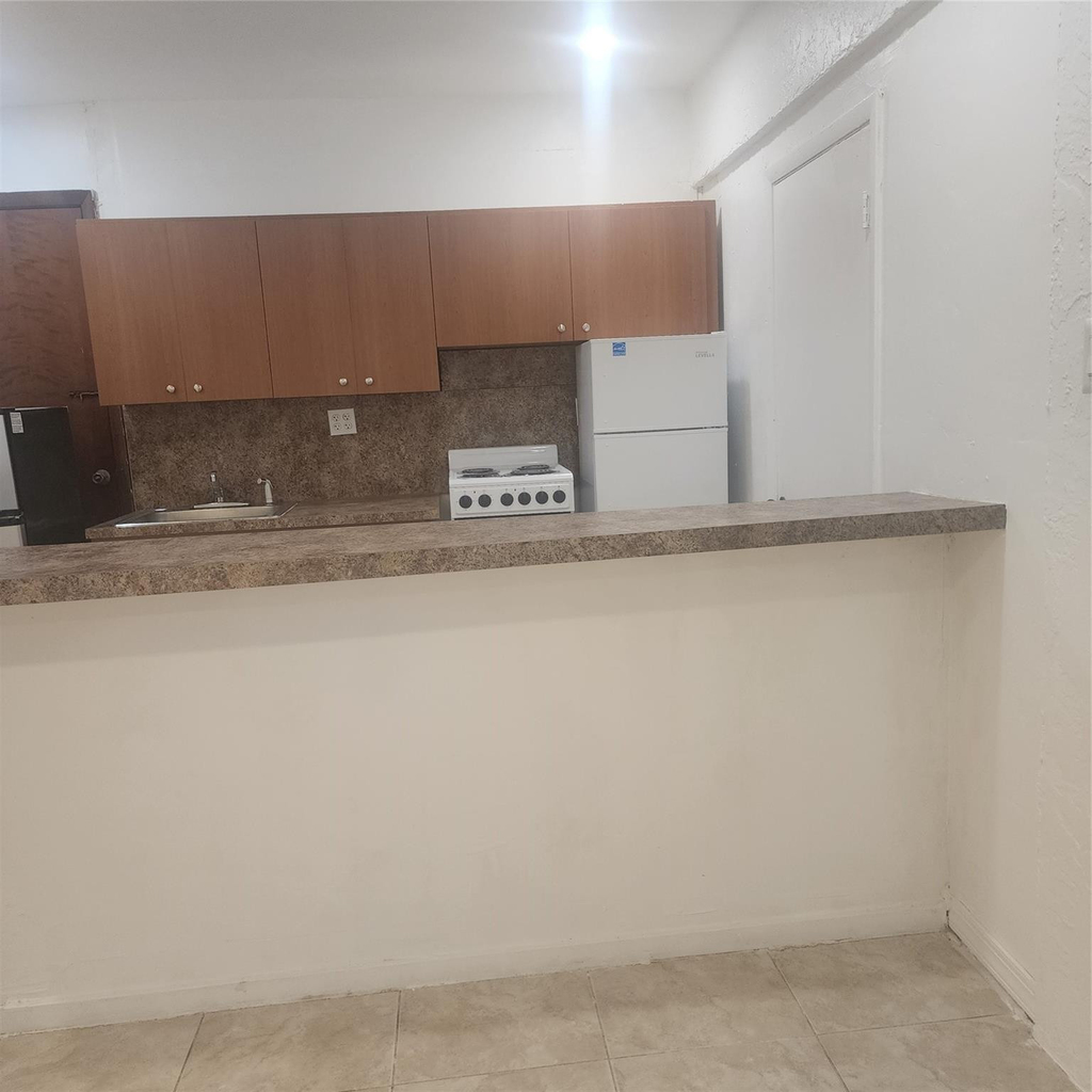 7800 Sw 9th Street - Photo 2