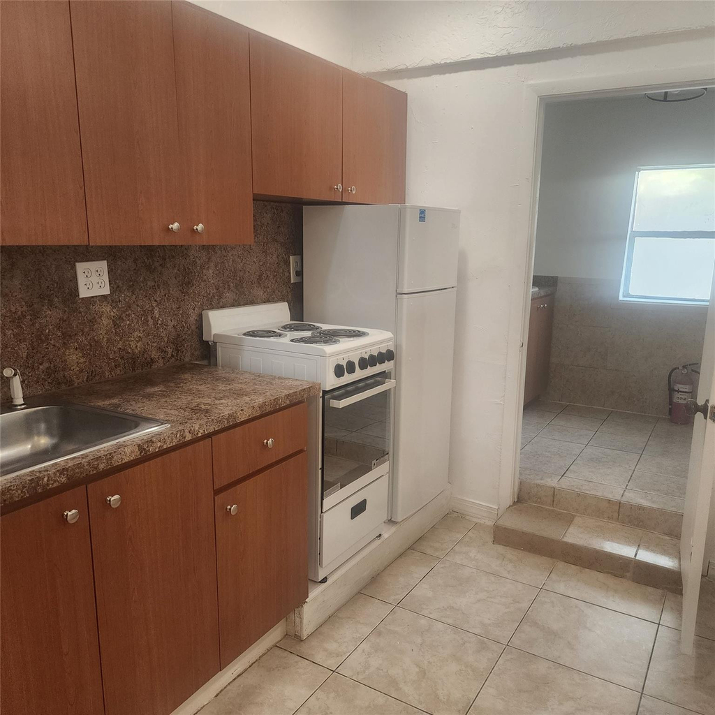 7800 Sw 9th Street - Photo 4