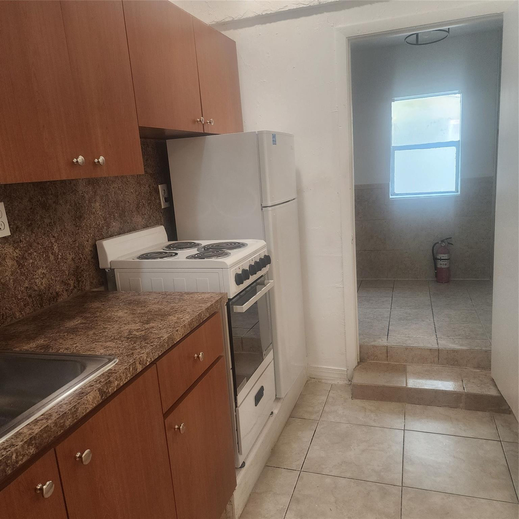 7800 Sw 9th Street - Photo 6