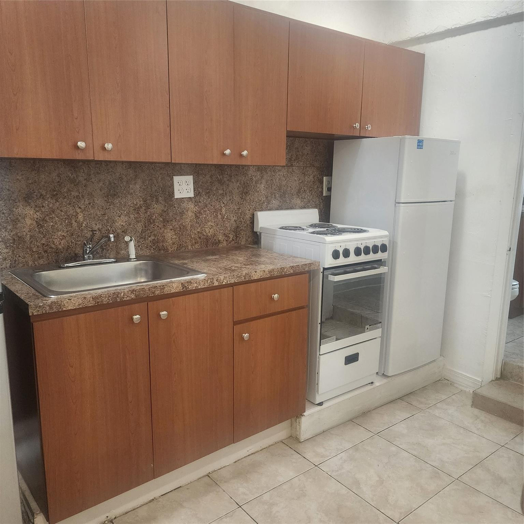 7800 Sw 9th Street - Photo 3
