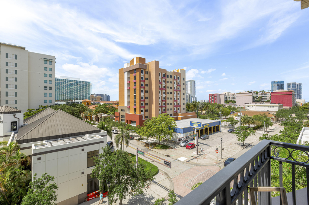 600 S Dixie Highway - Photo 18