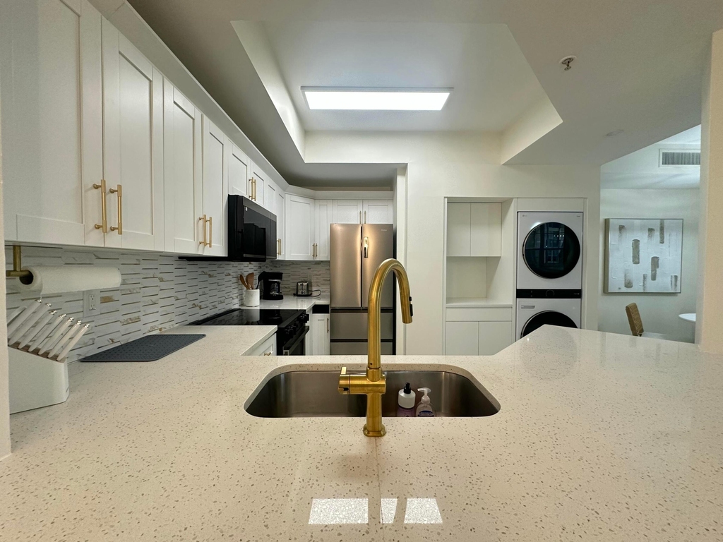 630 S Sapodilla Avenue - Photo 2