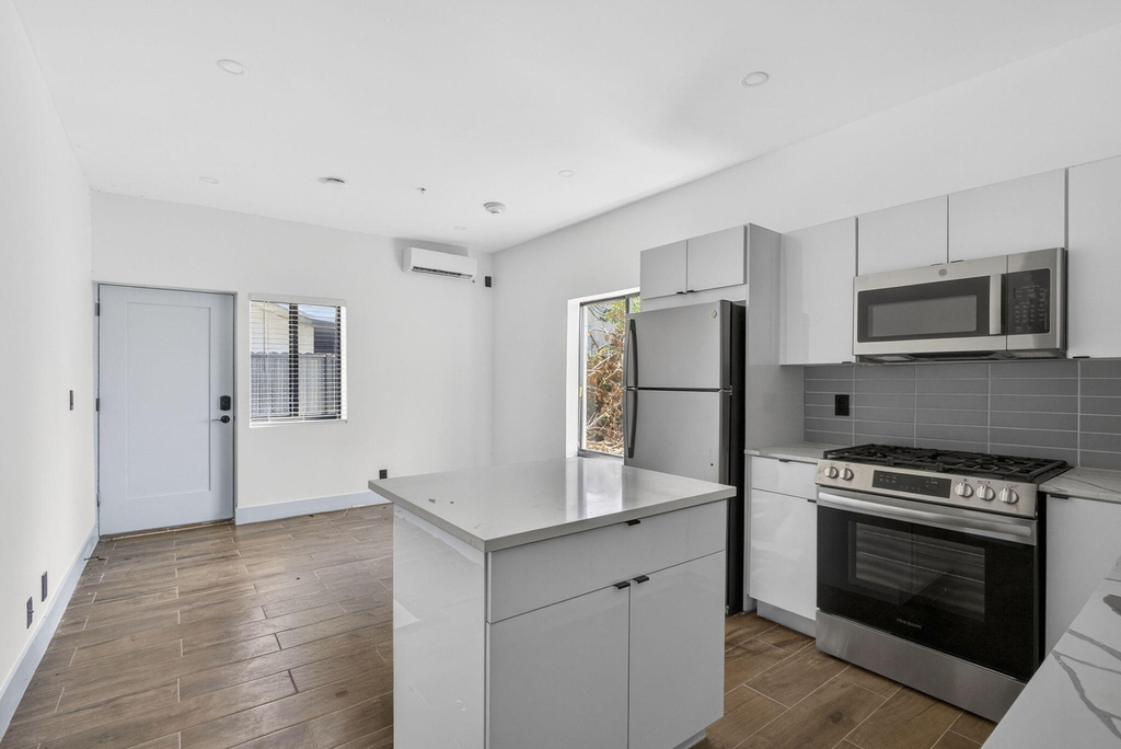 324 20th Street - Photo 6
