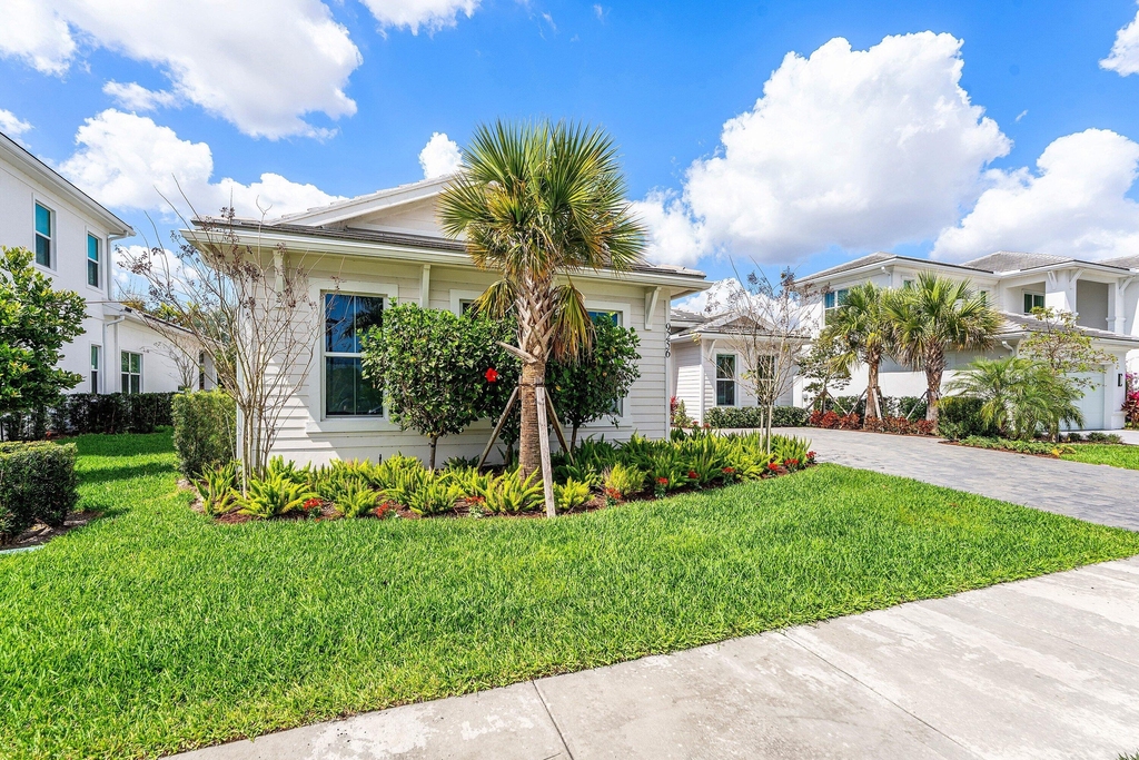 9256 Crestview Circle - Photo 2