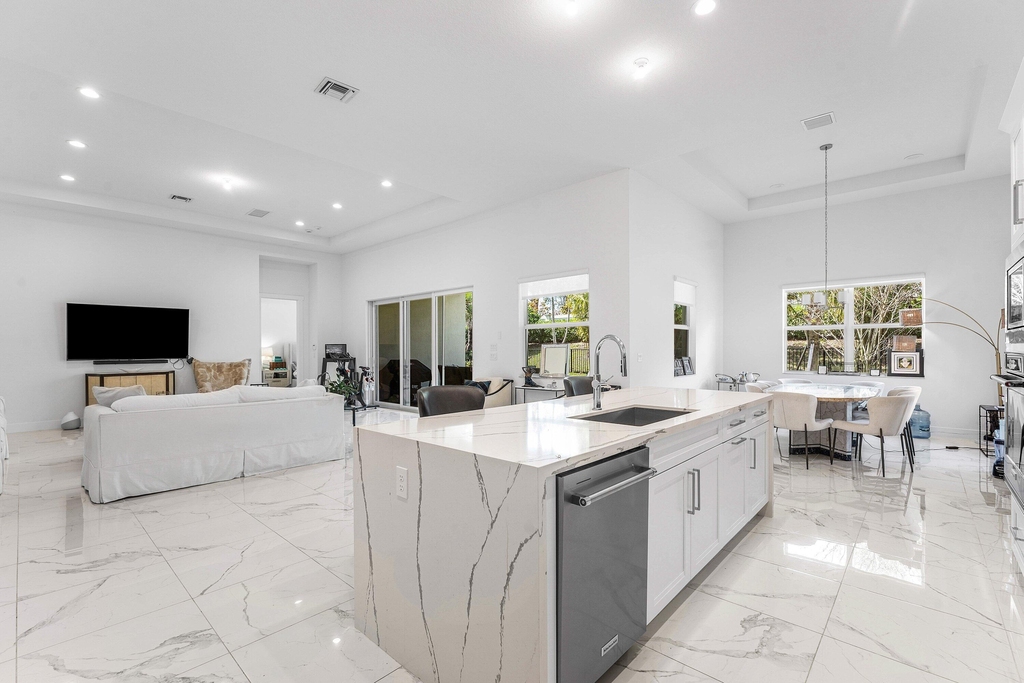 9256 Crestview Circle - Photo 8