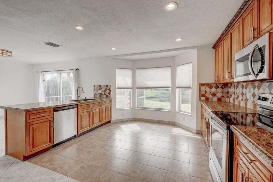10758 Lake Jasmine Drive - Photo 2