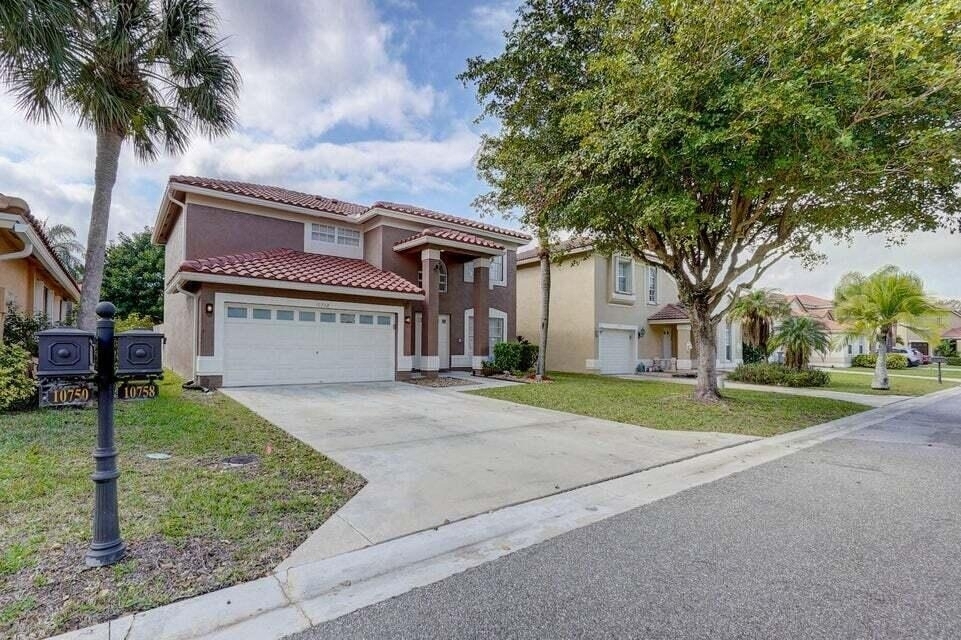 10758 Lake Jasmine Drive - Photo 0
