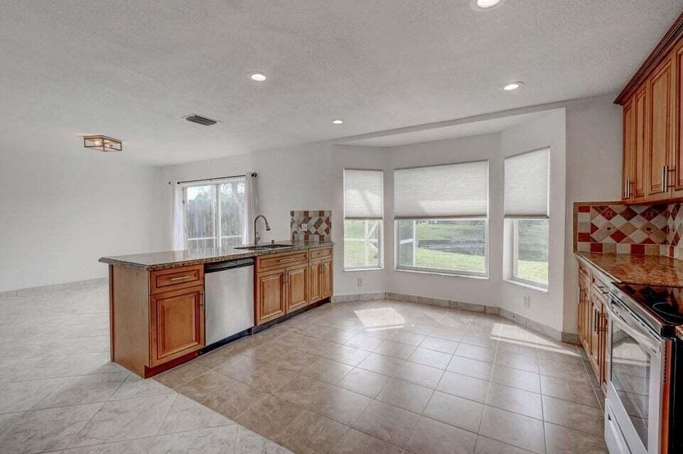 10758 Lake Jasmine Drive - Photo 3