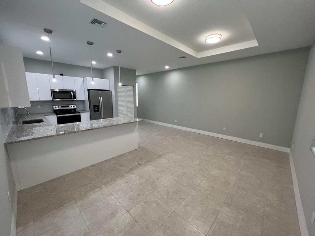 227 N E Street - Photo 1