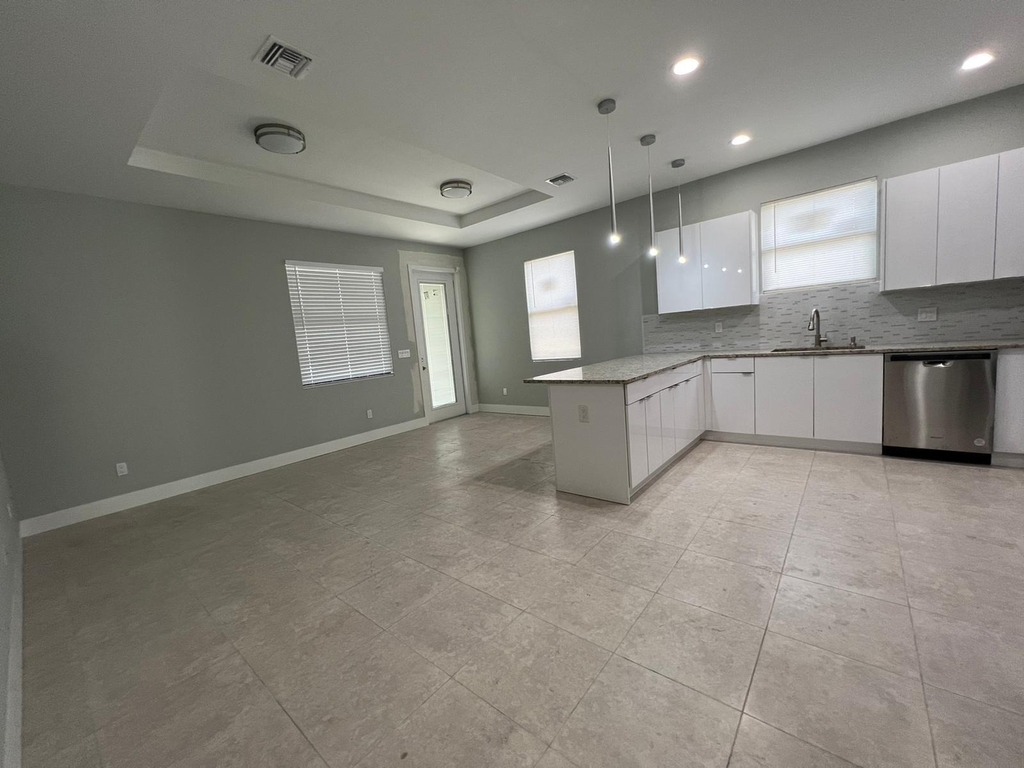 227 N E Street - Photo 6