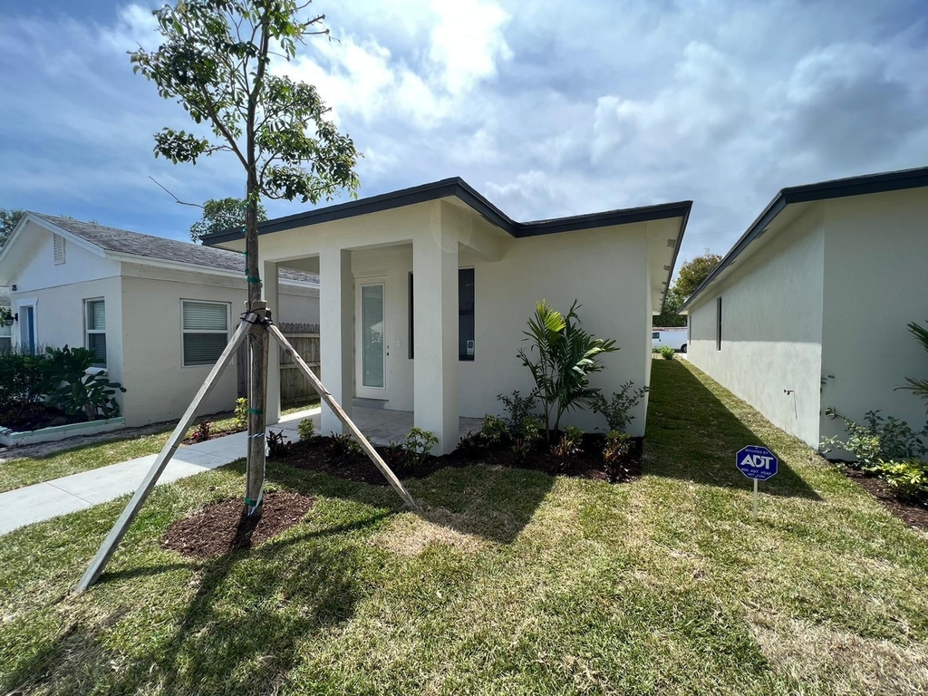 227 N E Street - Photo 19