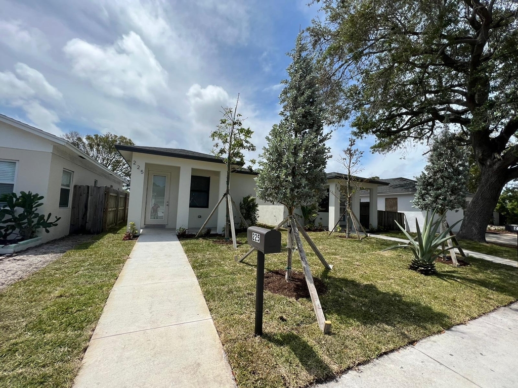 227 N E Street - Photo 22