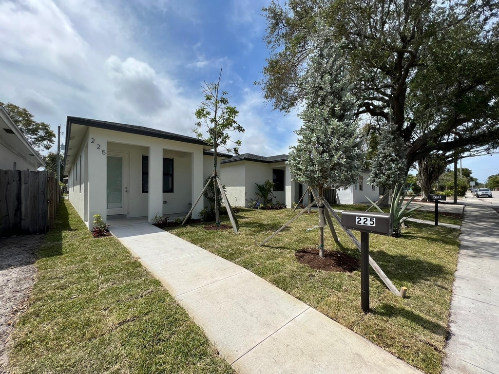 227 N E Street - Photo 21