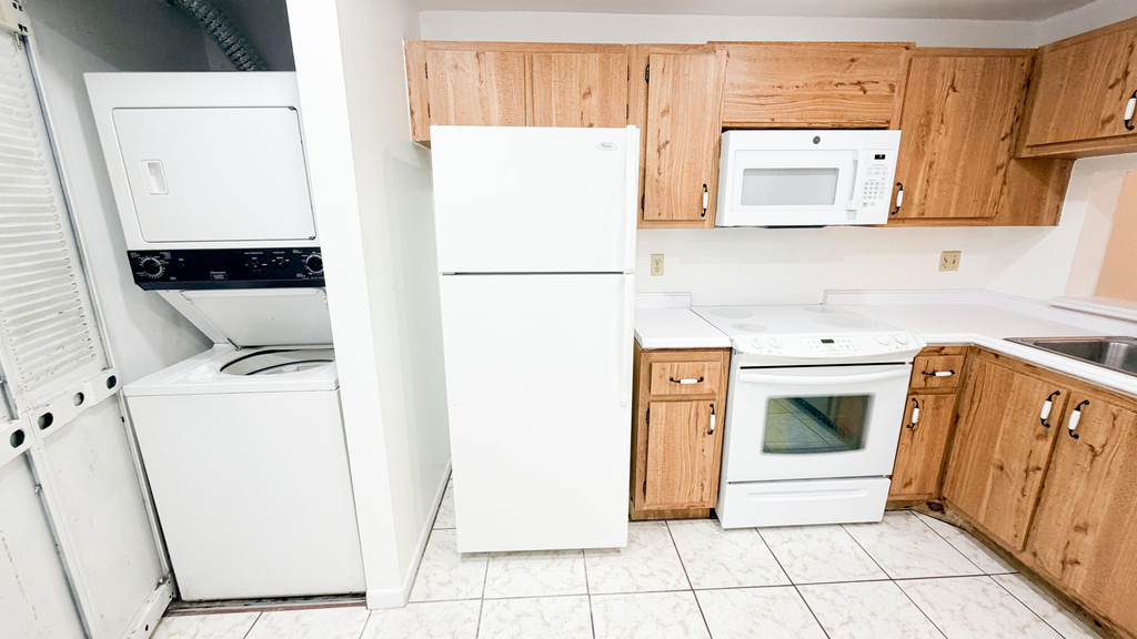 6475 W Oakland Park Boulevard - Photo 3