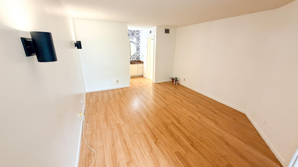 6475 W Oakland Park Boulevard - Photo 7