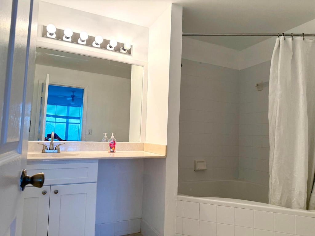 2080 Greenview Shores Boulevard - Photo 8