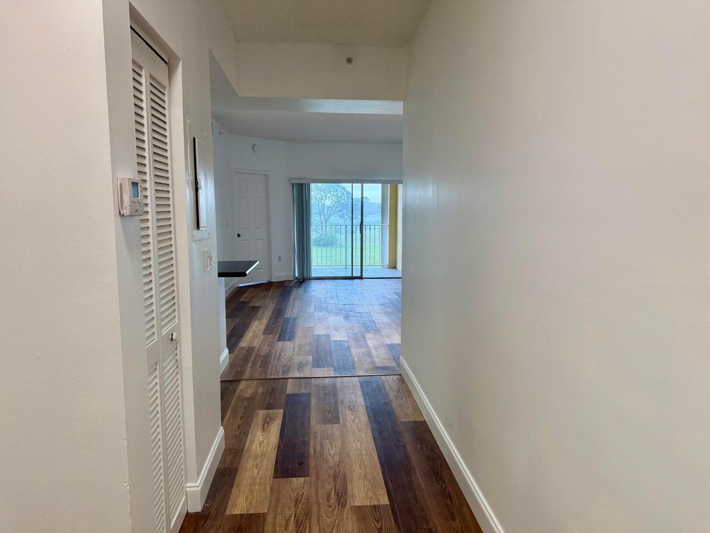 2080 Greenview Shores Boulevard - Photo 3