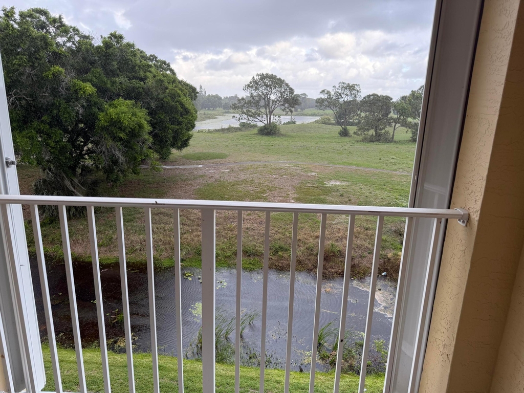2080 Greenview Shores Boulevard - Photo 12