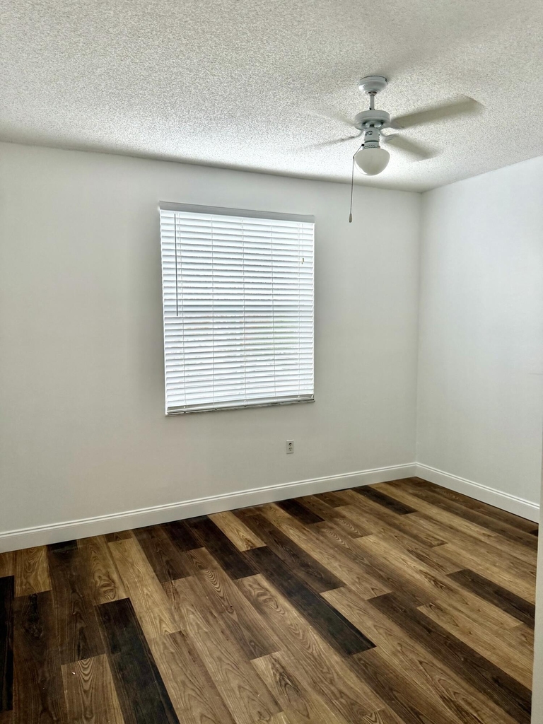 2080 Greenview Shores Boulevard - Photo 9