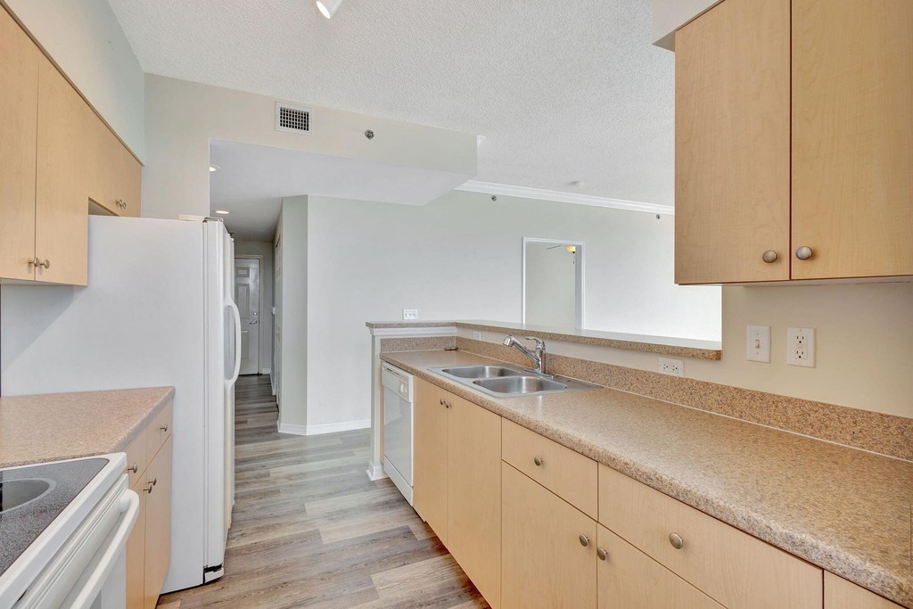 616 Clearwater Park Road - Photo 4
