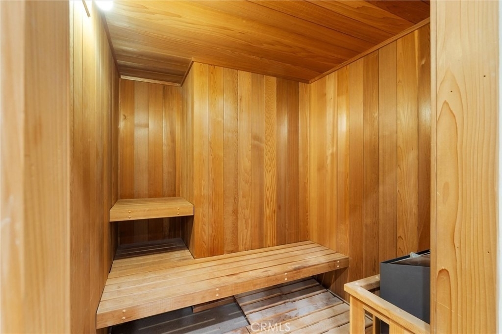 17437 Oak Creek Court - Photo 43