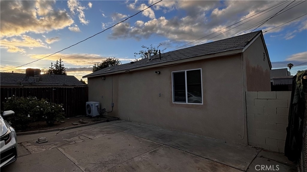 7922 Lindley - Photo 2