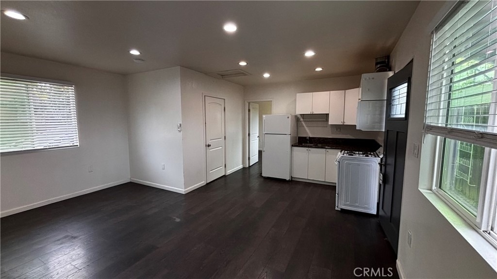 7922 Lindley - Photo 3
