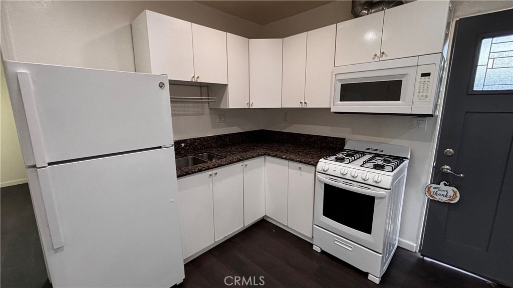 7922 Lindley - Photo 4