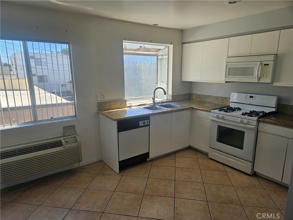 14159 Gilmore - Photo 5