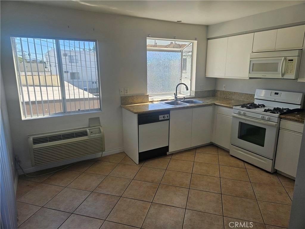 14159 Gilmore - Photo 6