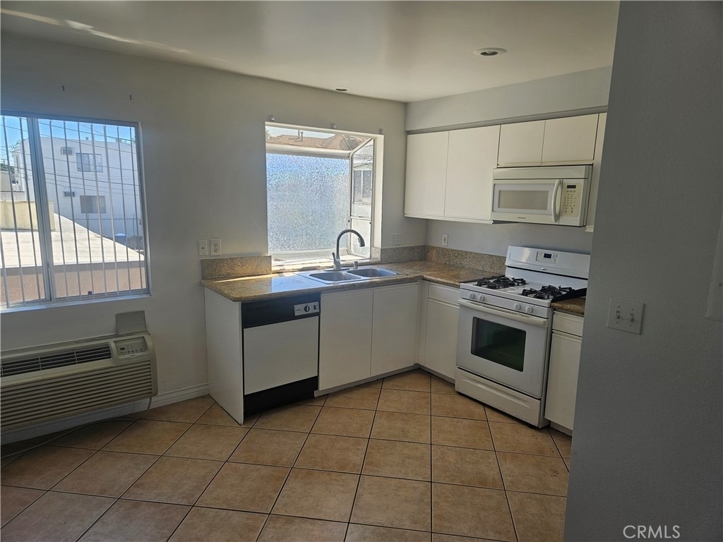 14159 Gilmore - Photo 4