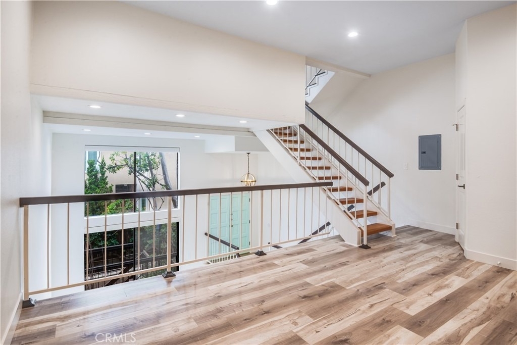 984 Granville - Photo 7