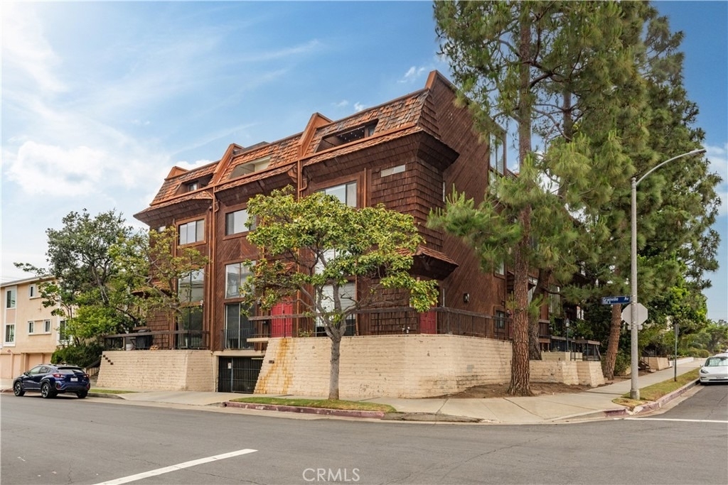 984 Granville - Photo 1
