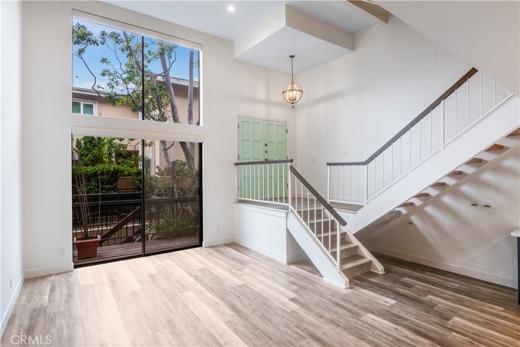 984 Granville - Photo 4