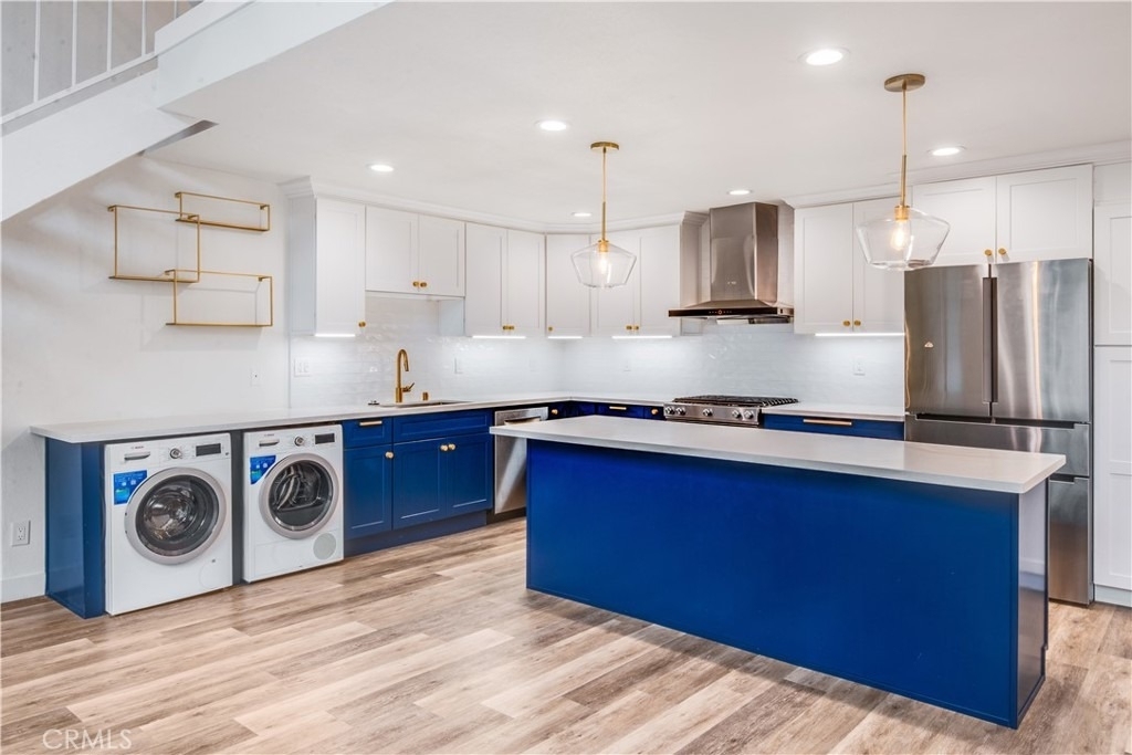 984 Granville - Photo 2