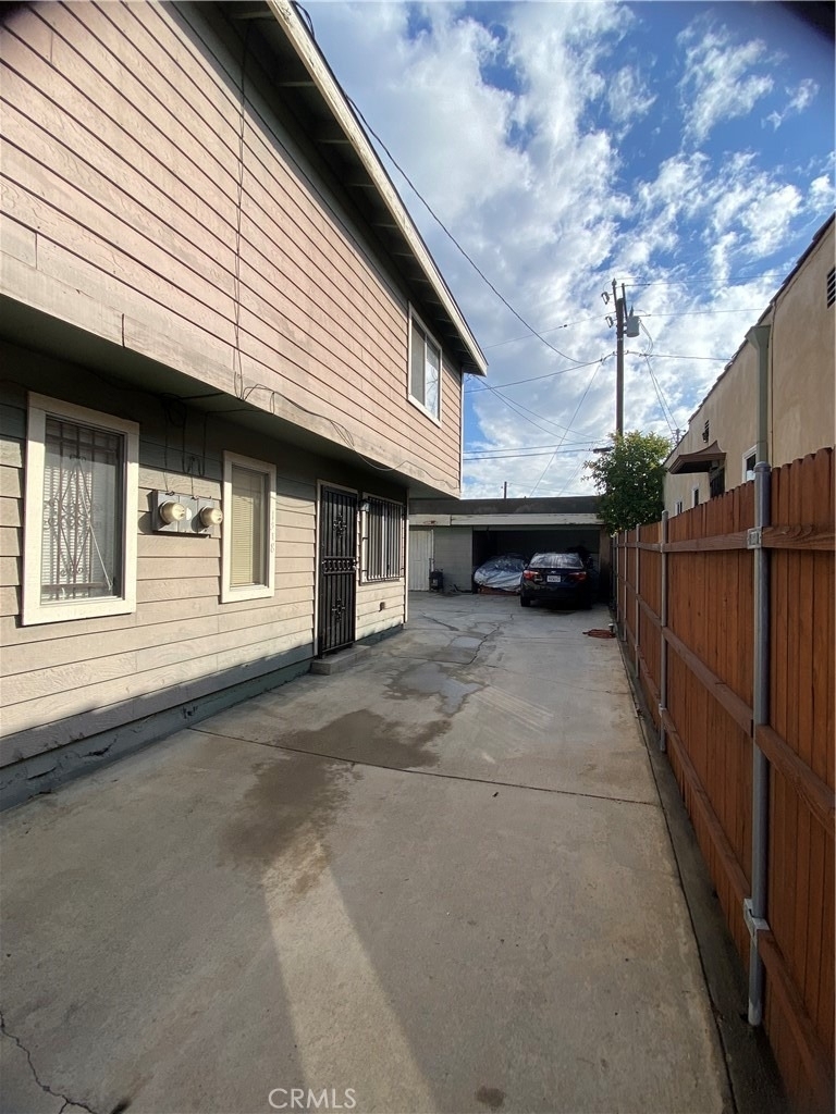 1518 Norman Place - Photo 0