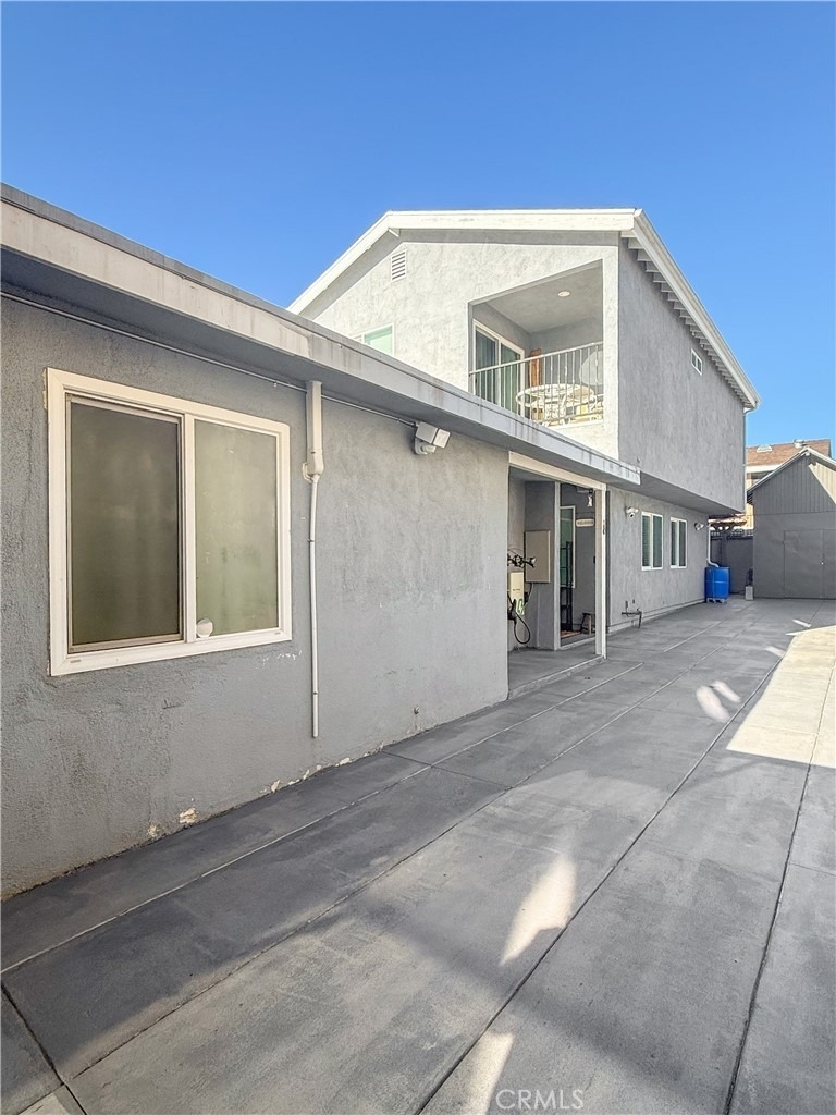 1521 W 37th Place - Photo 0