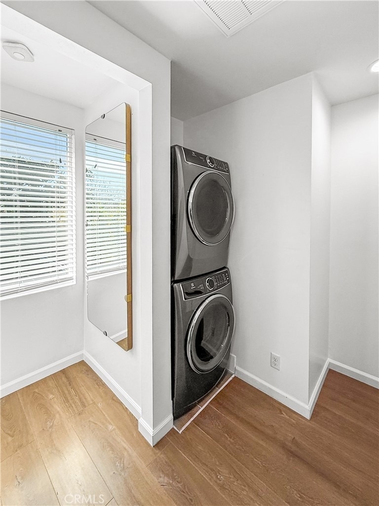 1521 W 37th Place - Photo 3