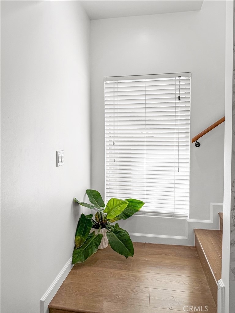 1521 W 37th Place - Photo 2
