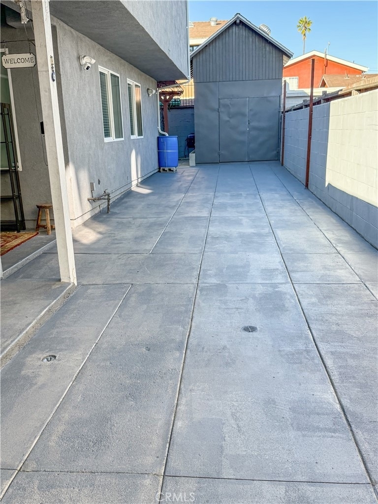 1521 W 37th Place - Photo 7