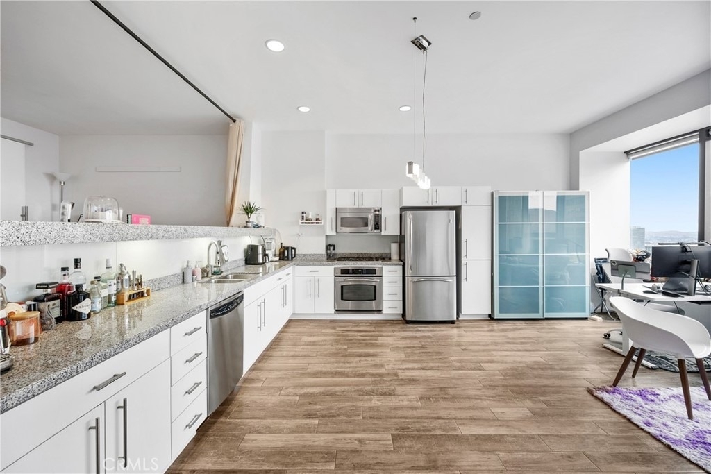 1100 Wilshire Boulevard - Photo 0