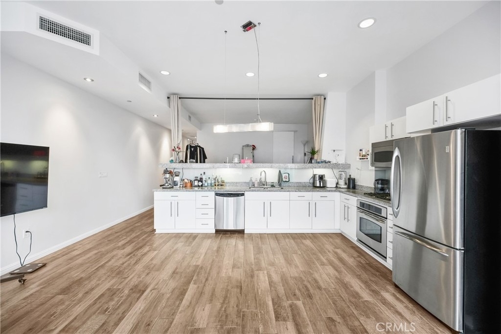 1100 Wilshire Boulevard - Photo 2