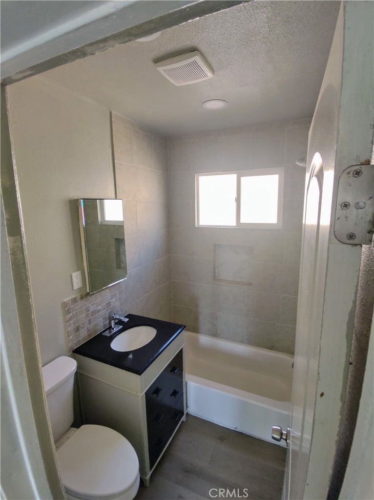 720 47th - Photo 6