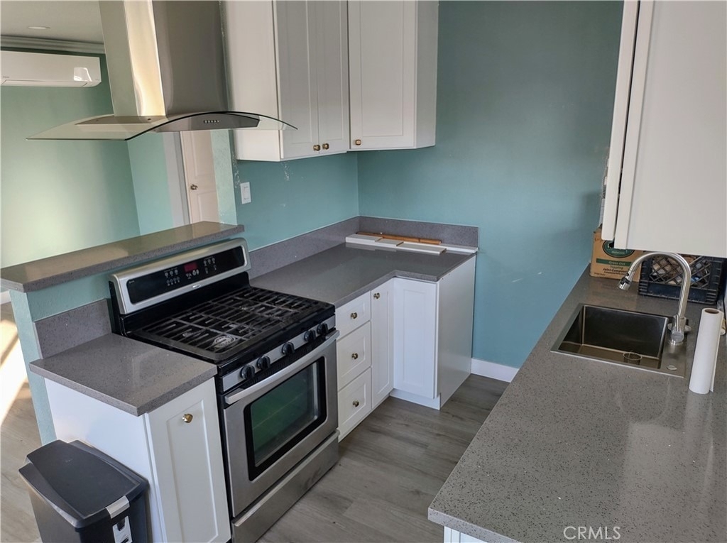 720 47th - Photo 1